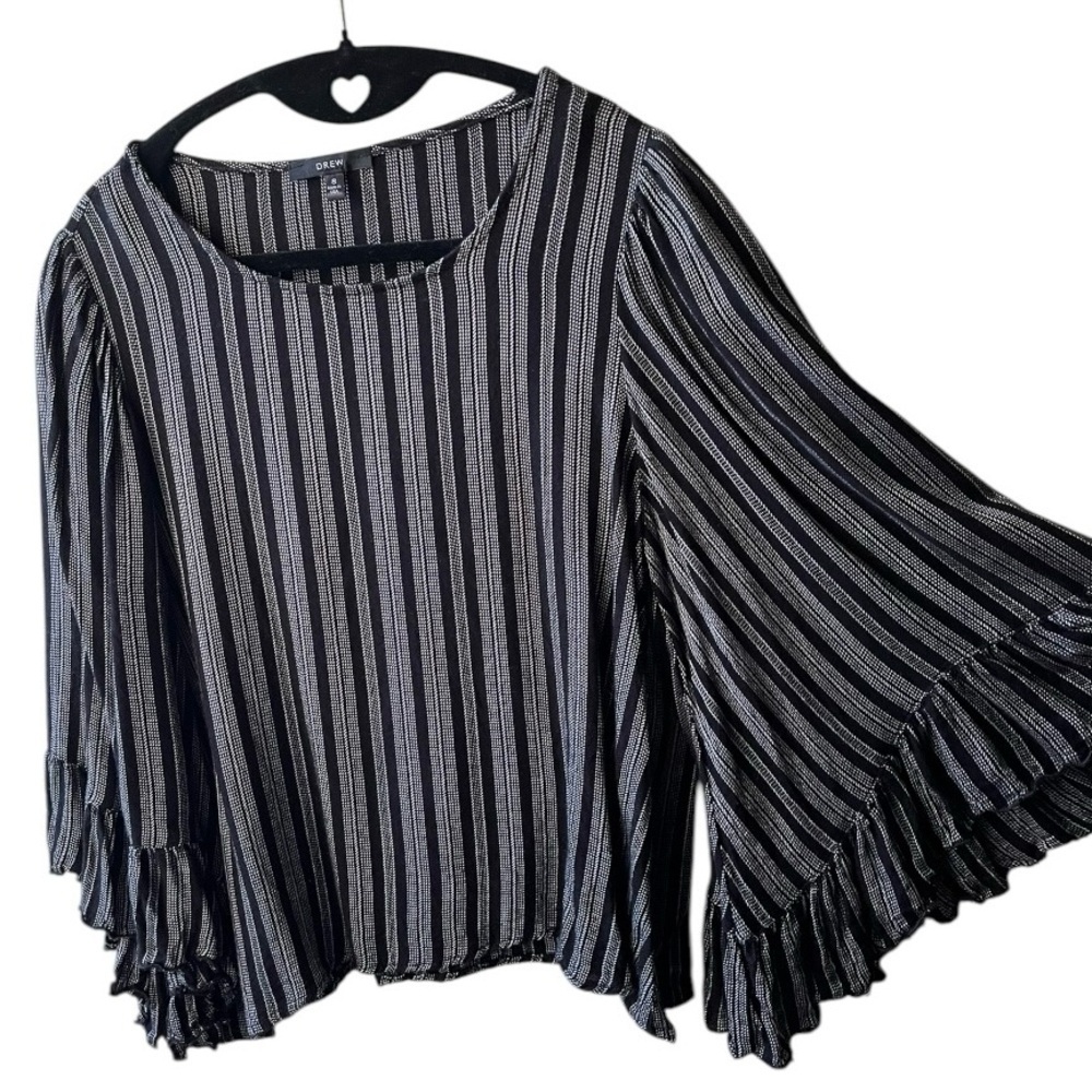 Batwing flared sleeve oversized stripe crop top black white stripe boxy fit sz S